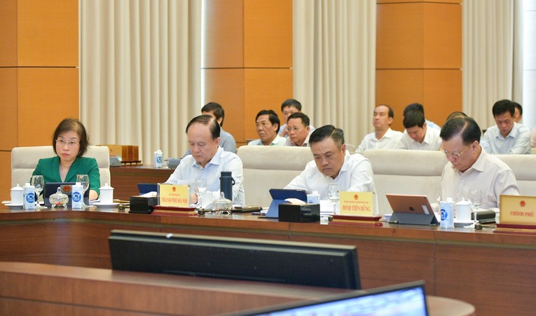 L&atilde;nh đạo TP H&agrave; Nội tham dự phi&ecirc;n họp cho &yacute; kiến về Luật Thủ đ&ocirc; (sửa đổi). Ảnh: CTTĐT 555win tải app