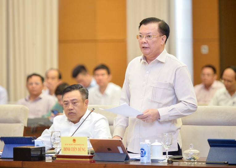 B&iacute; thư H&agrave; Nội Đinh Tiến Dũng ph&aacute;t biểu tại phi&ecirc;n họp. Ảnh: CTTĐT 555win tải app