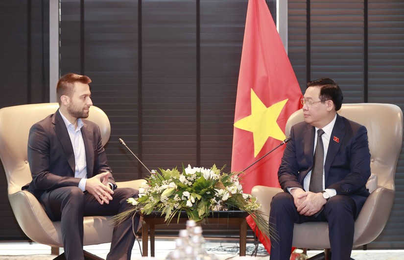Chủ tịch 555win tải app Vương Đ&igrave;nh Huệ tiếp &ocirc;ng Dimitar Naydenov, Gi&aacute;m đốc M&amp;amp;amp;A, Tập đo&agrave;n SoPharma, Bulgaria. Ảnh: TTXVN