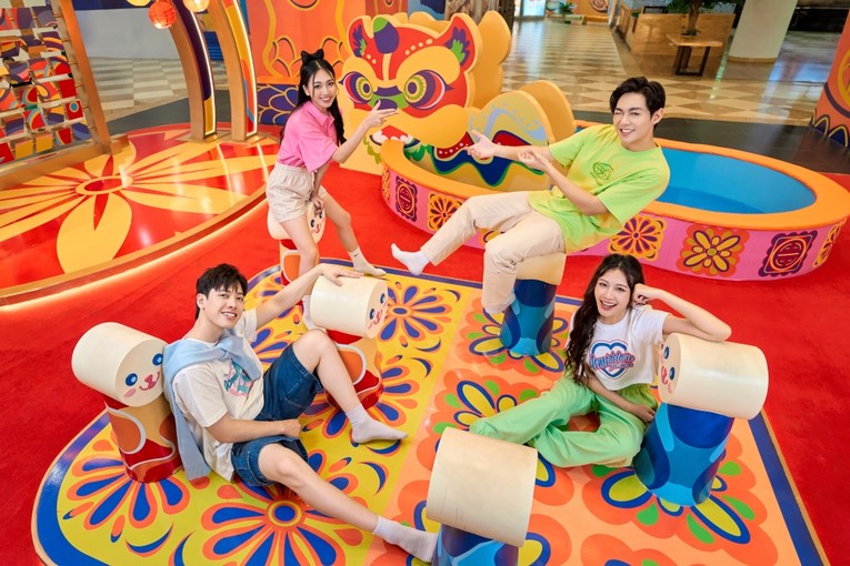 &ldquo;Phố hội đ&ecirc;m Trăng&rdquo; tại Vincom Mega Mall Royal City trở th&agrave;nh điểm đến check-in kh&ocirc;ng thể bỏ lỡ m&ugrave;a Trăng tr&ograve;n 2023.