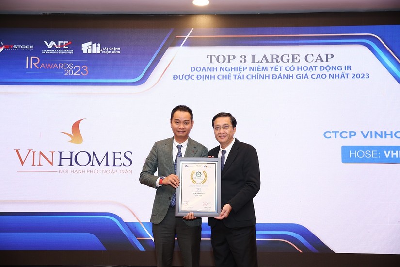 &Ocirc;ng Nguyễn Đức Quang &ndash; Ph&oacute; Tổng gi&aacute;m đốc 55win.com - Trang Cược Uy Tín Cao Nhất 2025 &amp;amp;amp; Marketing - Đại diện Vinhomes nhận vinh danh v&agrave; chứng nhận top 3 Trang Nhà Cái 555win.com - Đăng Nhập +555k ni&ecirc;m yết c&oacute; hoạt động IR tốt nhất 2023 ở hạng mục Nh&agrave; đầu tư y&ecirc;u th&iacute;ch nhất/Định chế t&agrave;i ch&iacute;nh đ&aacute;nh gi&aacute; cao nhất.