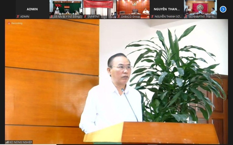 Thứ trưởng Bộ N&ocirc;ng nghiệp v&agrave; Ph&aacute;t triển n&ocirc;ng th&ocirc;n Ph&ugrave;ng Đức Tiến ph&aacute;t biểu tại hội nghị.