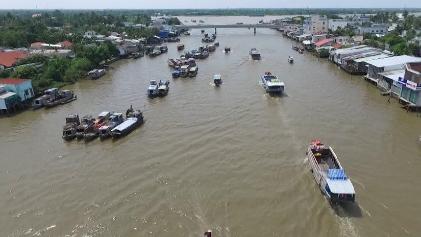 Ph&aacute;t triển logistics vận tải thủy v&agrave; ven biển