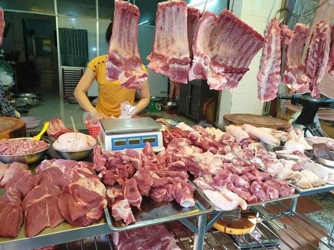 Gi&aacute; lợn hơi ở c&aacute;c tỉnh miền Bắc hiện chỉ c&ograve;n từ 30-35.000 đồng/kg. Ảnh: nguồn Internet
