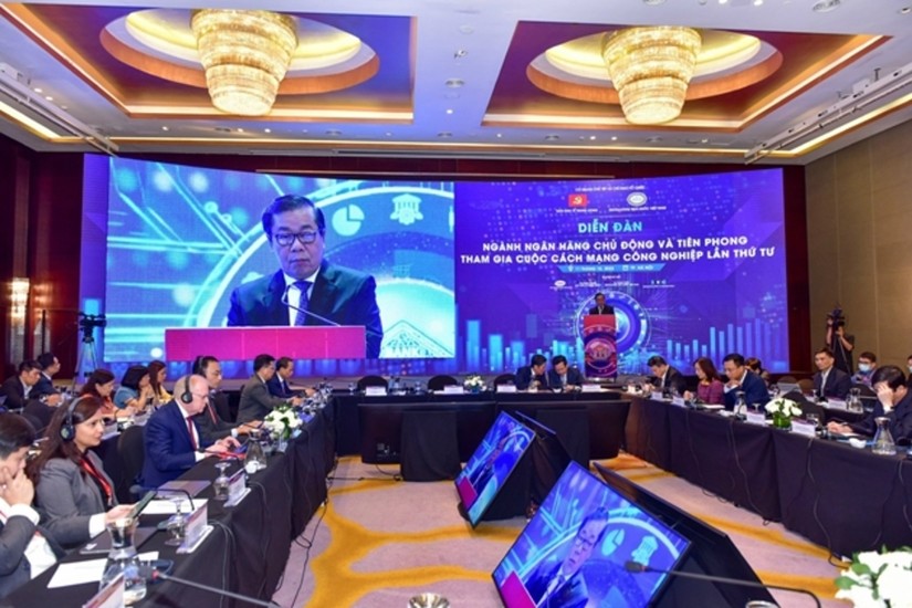 Phó Thống đốc NHNN: Nhiều ngân hàng Việt có hơn 90% giao dịch trên kênh số Toàn cảnh diễn đàn Chuyển đổi số ngành ngân hàng