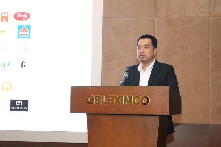 &Ocirc;ng Mạc Quốc Anh, Ph&oacute; Chủ tịch ki&ecirc;m Tổng thư k&yacute; Hiệp hội Trang Nhà Cái 555win.com - Đăng Nhập +555k nhỏ v&agrave; vừa th&agrave;nh phố H&agrave; Nội ph&aacute;t biểu khai mạc buổi họp b&aacute;o.