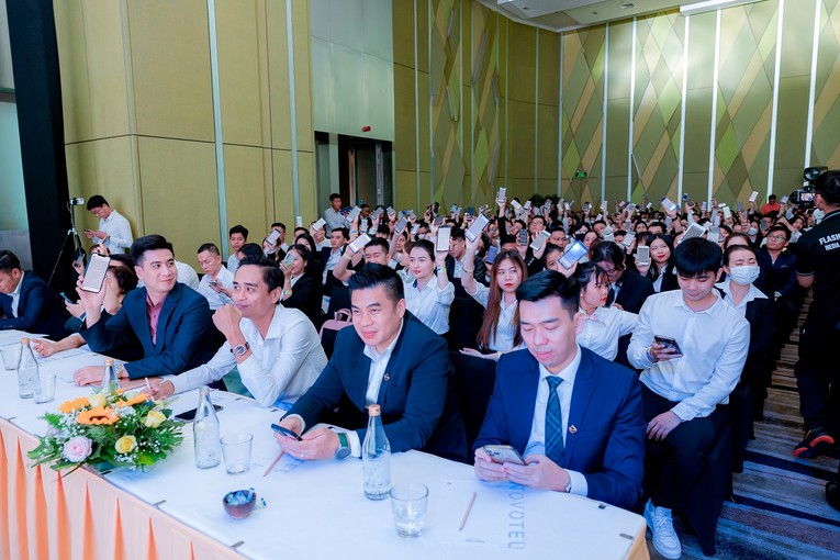 Đội ngũ chuy&ecirc;n vi&ecirc;n 55win.com - Trang Cược Uy Tín Cao Nhất 2025 h&agrave;o hứng với tr&ograve; chơi tương t&aacute;c