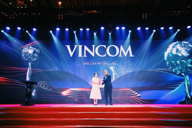 Vincom Retail nhận giải thưởng thương hiệu truyền cảm hứng ch&acirc;u &Aacute; &ndash; Th&aacute;i B&igrave;nh Dương 2022 tại APEA