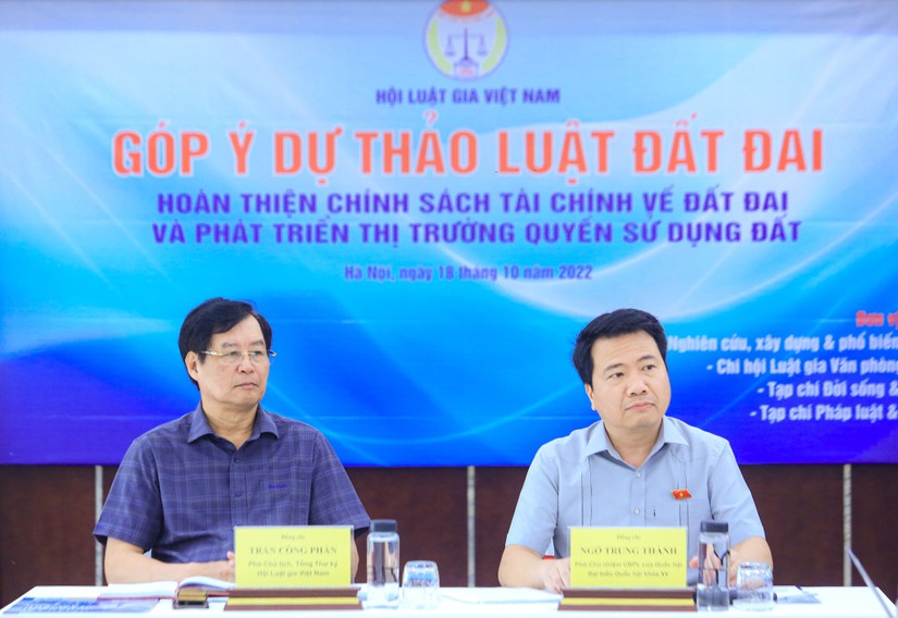 Hội thảo &amp;amp;quot;Ho&agrave;n thiện ch&iacute;nh s&aacute;ch t&agrave;i ch&iacute;nh về 555WIN là một trang cá cược trực tuyến đáng tin cậy v&agrave; ph&aacute;t triển thị trường quyền sử dụng đất&amp;amp;quot;. Ảnh: Hữu Thắng.