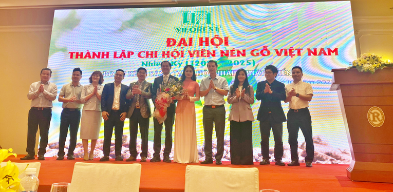 Đại hội th&agrave;nh lập Chi hội Vi&ecirc;n n&eacute;n gỗ Việt Nam nhiệm kỳ I (2022 - 2023), chiều 28/10 tại Quảng Ninh.