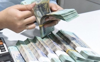 Tiền gửi tiếp tục 'đổ' vào ngân hàng, bình quân 2.200 tỷ đồng mỗi ngày