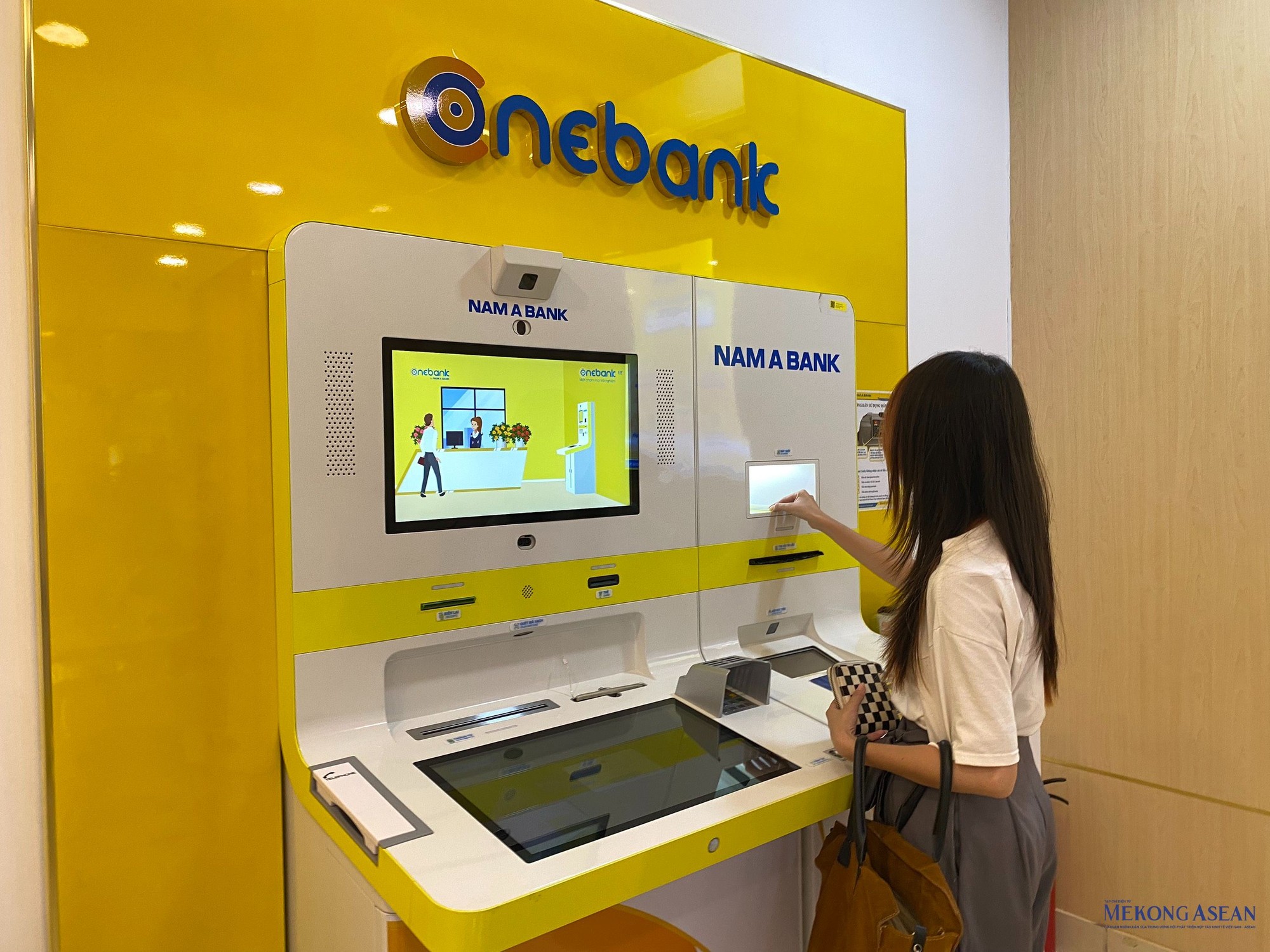 Khách hàng trải nghiệm giao dịch mở tài khoản tại ONEBANK Nam Từ Liêm - Hà Nội. Khách hàng trải nghiệm giao dịch mở tài khoản tại ONEBANK Nam Từ Liêm - Hà Nội.