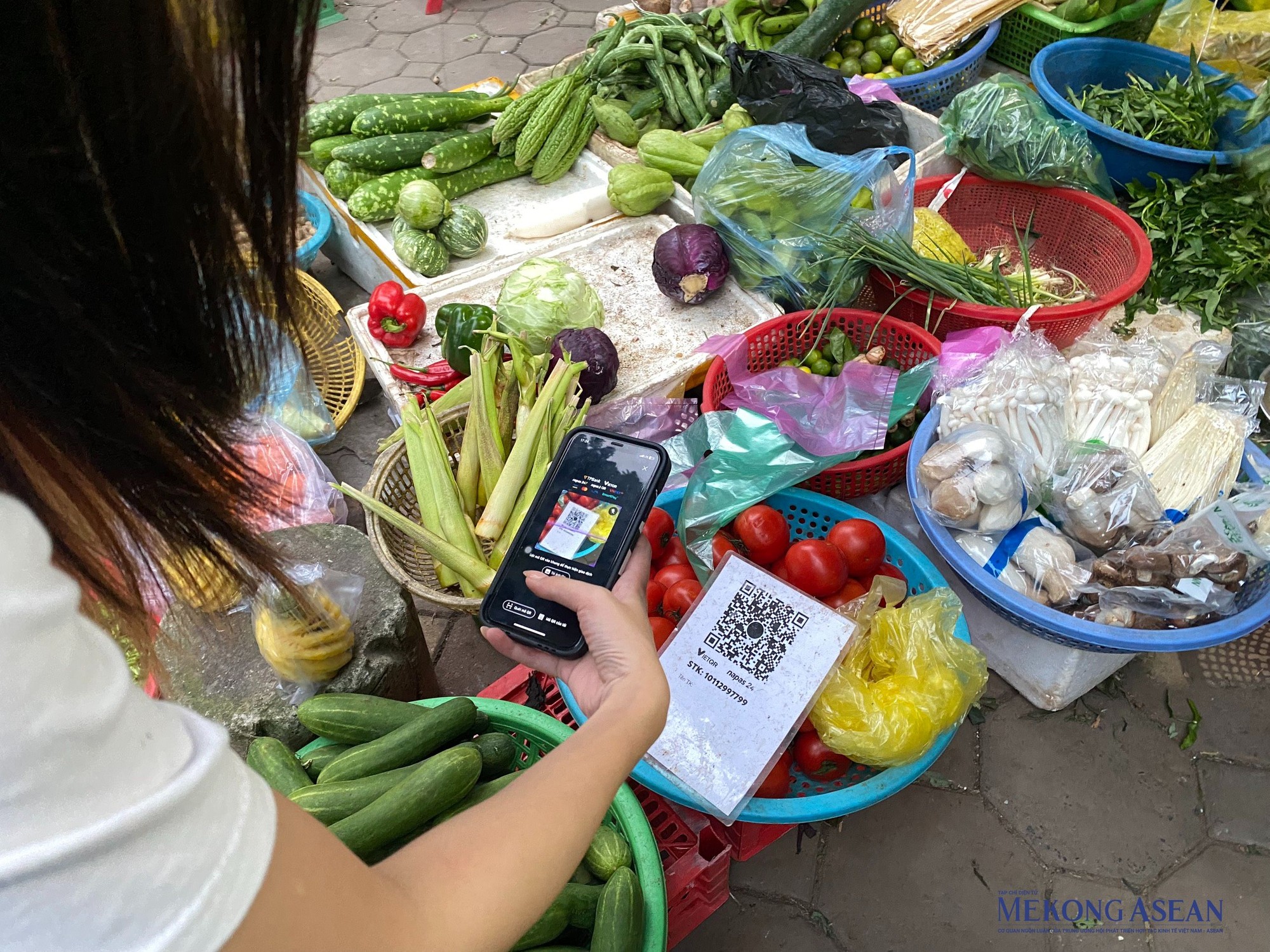 Thanh toán không tiền mặt trở nên dễ dàng và phổ biến hơn. Thanh toán không tiền mặt trở nên dễ dàng và phổ biến hơn.