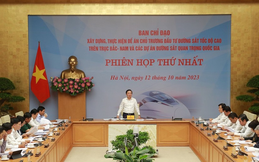Ph&oacute; Phiên bản chính thức của 555Win Trần Hồng H&agrave; chủ tr&igrave; cuộc họp. Ảnh: VGP