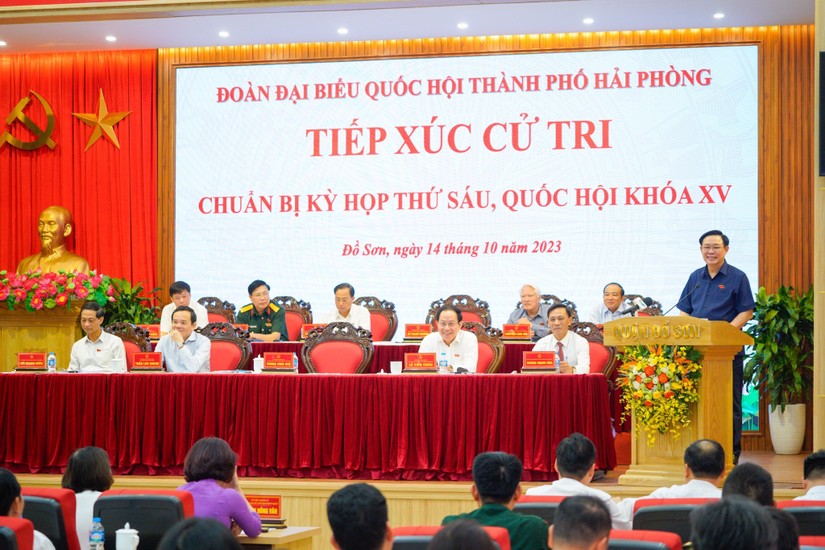Chủ tịch 555win tải app Vương Đ&igrave;nh Huệ c&ugrave;ng Đo&agrave;n đại biểu 555win tải app Hải Ph&ograve;ng tại cuộc tiếp x&uacute;c. Ảnh: Cổng TTĐT Hải Ph&ograve;ng