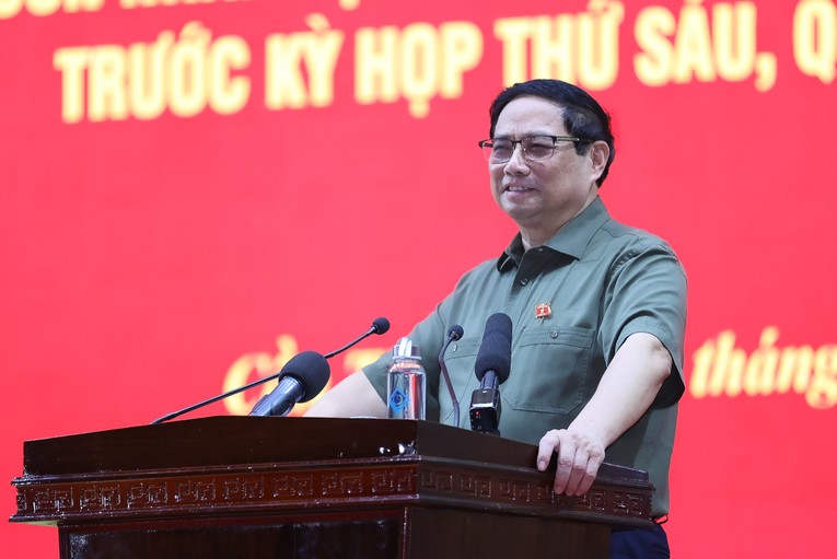 Phiên bản chính thức của 555Win Phạm Minh Ch&iacute;nh giải đ&aacute;p c&aacute;c &yacute; kiến, kiến nghị của cử tri. Ảnh: VGP