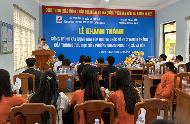 To&agrave;n cảnh buổi lễ.