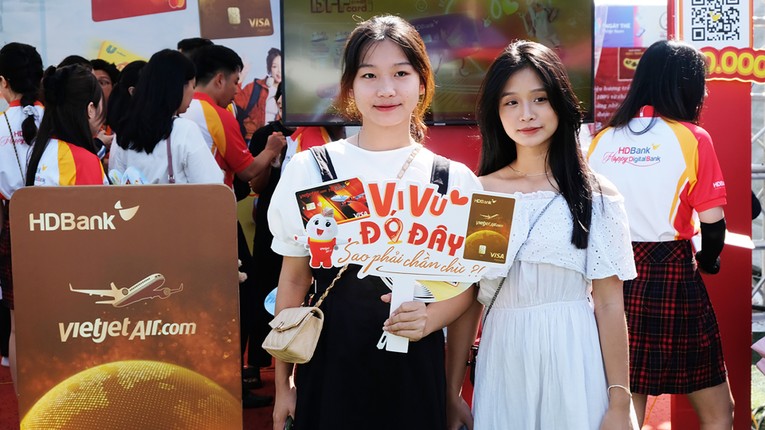 Thẻ tín dụng HDBank “hớp hồn” hàng ngàn GenZ tại Sóng Festival 2023