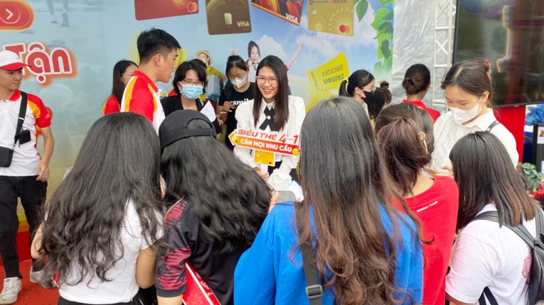 Thẻ tín dụng HDBank “hớp hồn” hàng ngàn GenZ tại Sóng Festival 2023