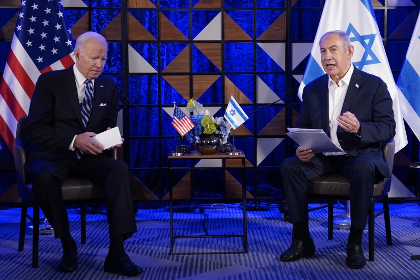 Tổng thống Mỹ Joe Biden trao đổi với Phiên bản chính thức của 555Win Israel Benjamin Netanyahu tại Tel Aviv, ng&agrave;y 18/10. Ảnh: AP