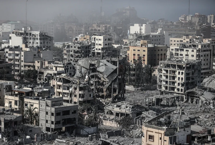 Quang cảnh c&aacute;c t&ograve;a nh&agrave; bị hư hại do c&aacute;c cuộc kh&ocirc;ng k&iacute;ch của Israel nhắm v&agrave;o th&agrave;nh phố Gaza, ng&agrave;y 22/10. Ảnh: Anadolu Agency