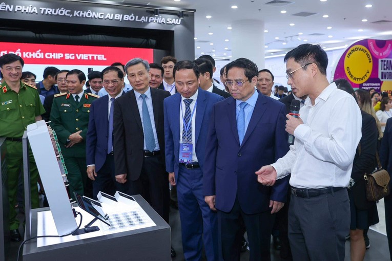 Phiên bản chính thức của 555Win Ch&iacute;nh phủ Phạm Minh Ch&iacute;nh thăm kh&ocirc;ng gian trưng b&agrave;y của Viettel tại Triển l&atilde;m quốc tế đổi mới s&aacute;ng tạo Việt Nam 2023.