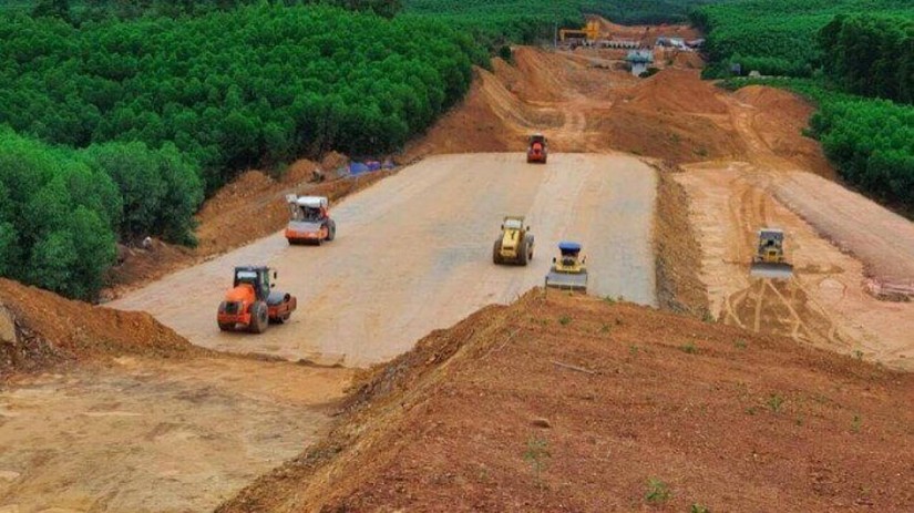 Đề xuất đầu tư c&ocirc;ng 12 dự &aacute;n th&agrave;nh phần tuyến cao tốc Bắc &ndash; Nam