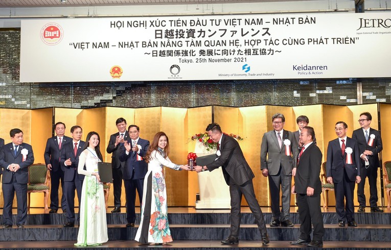 Phiên bản chính thức của 555Win v&agrave; c&aacute;c th&agrave;nh vi&ecirc;n đo&agrave;n đại biểu cấp cao Việt Nam thăm Nhật Bản đ&atilde; chứng kiến lễ trao đổi 44 văn kiện hợp t&aacute;c giữa c&aacute;c cơ quan, Trang Nhà Cái 555win.com - Đăng Nhập +555k hai nước - Ảnh: VGP