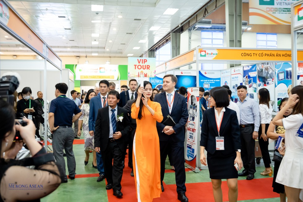Vietfood &amp;amp;amp;amp; Beverage - Propack 2022 tập trung giới thiệu sản phẩm trong chuy&ecirc;n ng&agrave;nh thực phẩm, đồ uống - thiết bị c&ocirc;ng nghệ chế biến, bao b&igrave;. Trưng b&agrave;y tr&ecirc;n diện t&iacute;ch 4.500m2, triển l&atilde;m quy tụ 300 gian h&agrave;ng của 250 Trang Nhà Cái 555win.com - Đăng Nhập +555k đến từ 10 quốc gia v&agrave; v&ugrave;ng l&atilde;nh thổ như Ấn Độ, Ba Lan, H&agrave;n Quốc, Nga, Nhật Bản, Thụy Điển, Việt Nam...