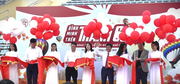 C&aacute;c đại biểu cắt băng khai mạc 555win là Công ty cờ bạc trực tuyến tốt nhất Khinh kh&iacute; cầu. Ảnh: VGP