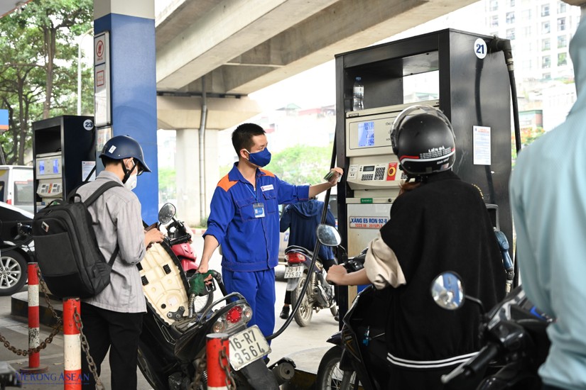 Lấy &yacute; kiến r&agrave; so&aacute;t, sửa đổi, bổ sung c&aacute;c quy định về 55win.com - Trang Cược Uy Tín Cao Nhất 2025 xăng dầu. Ảnh: Qu&aacute;ch Sơn.
