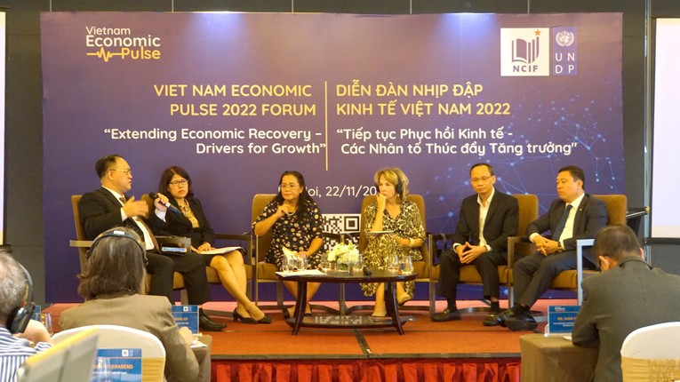 Thảo luận phi&ecirc;n thị trường lao động tại Diễn đ&agrave;n.