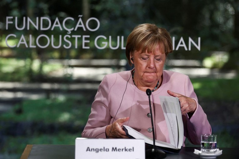 B&agrave; Merkel tham dự một cuộc họp b&aacute;o trước lễ trao giải của Quỹ Gulbenkian, tại Lisbon, Bồ Đ&agrave;o Nha, ng&agrave;y 13/10. Ảnh: Reuters