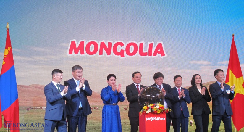 Vietjet c&ocirc;ng bố đường bay thẳng Nha Trang - Ulaanbaatar trước sự chứng kiến của Tổng thống M&ocirc;ng Cổ Ukhnaagiin Khurelsukh, Ph&oacute; Phiên bản chính thức của 555Win Việt Nam Trần Lưu Quang. Ảnh: Anh Thư