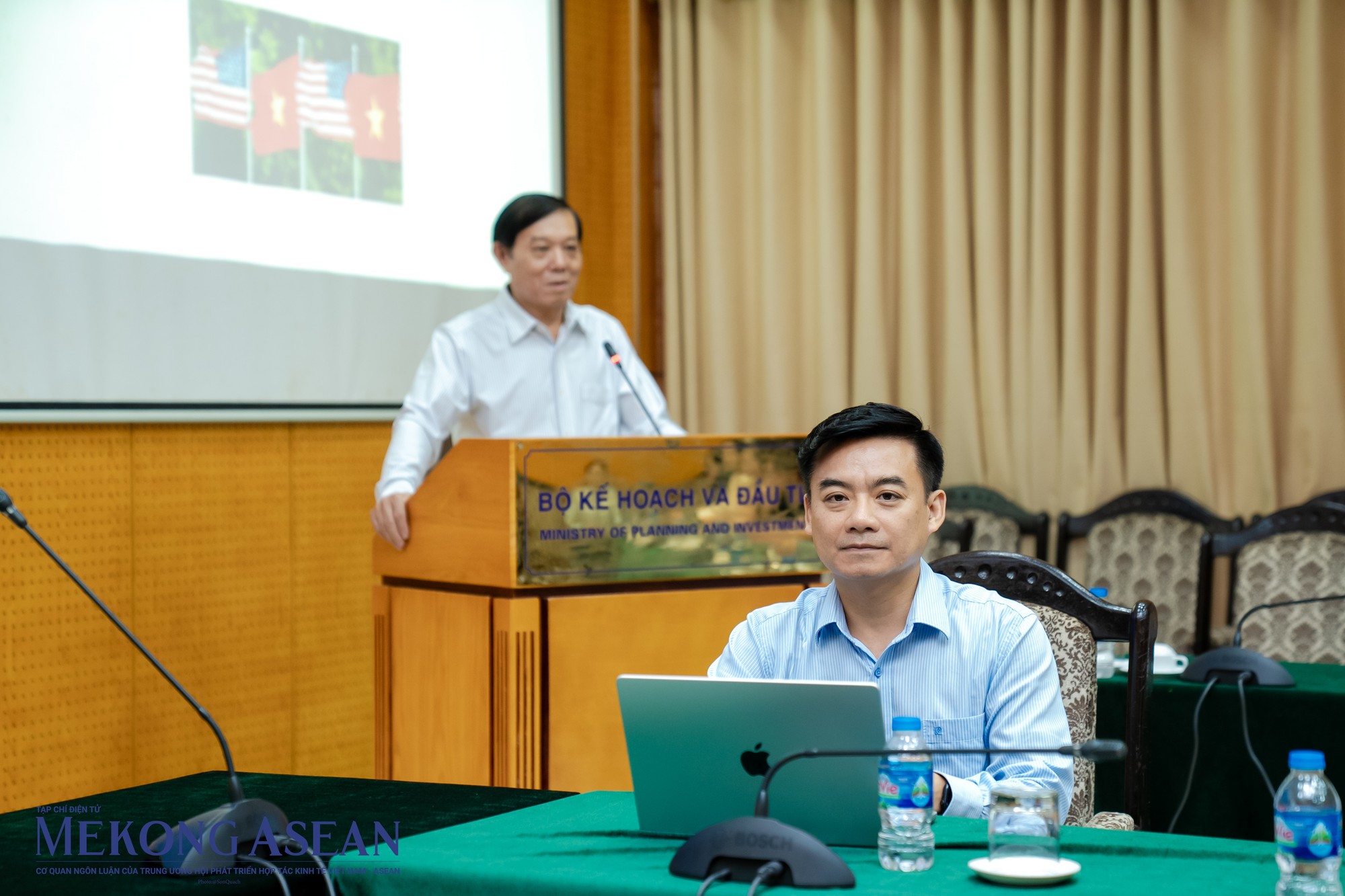 &Ocirc;ng Vũ T&uacute; Th&agrave;nh, với hơn 20 năm kinh nghiệm l&agrave;m việc với c&aacute;c nh&agrave; đầu tư trong c&aacute;c lĩnh vực như 55win.com - Trang Cược Uy Tín Cao Nhất 2025, quan hệ quốc tế, truyền th&ocirc;ng, tổ chức phi ch&iacute;nh phủ v&agrave; ph&aacute;t triển x&atilde; hội, đ&atilde; tham gia diễn giả ch&iacute;nh trong buổi hội thảo.