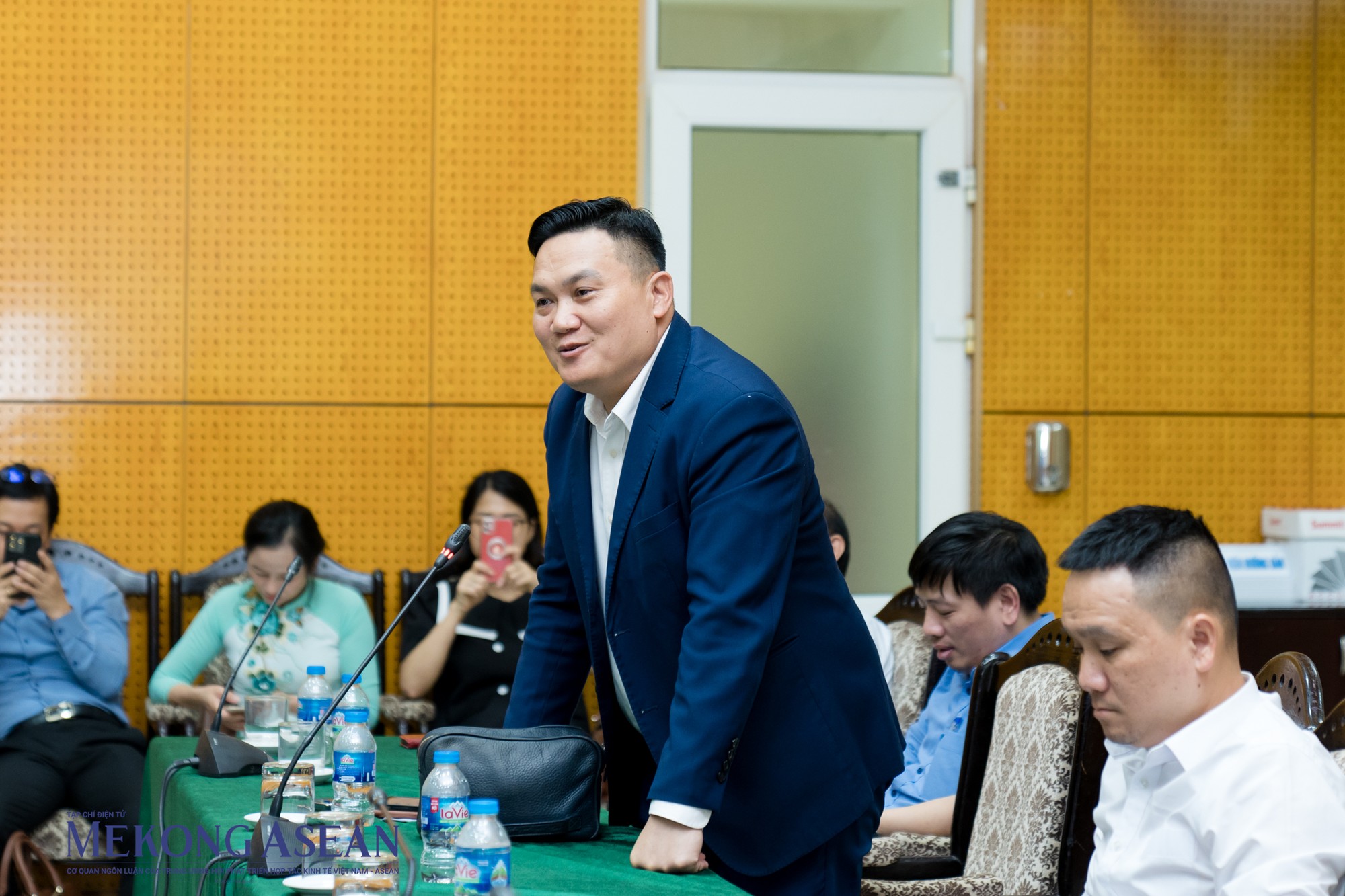 Trong khu&ocirc;n khổ hội thảo, c&aacute;c chuy&ecirc;n gia cũng chia sẻ nhiều g&oacute;c nh&igrave;n thẳng thắn về cơ hội thu h&uacute;t đầu tư, 555win phien bạn Chính Thức của Việt Nam, đồng thời, đề xuất c&aacute;c biện ph&aacute;p để cộng đồng 555win 500 nhà cái cá cược c&oacute; thể nắm bắt d&ograve;ng chảy, đ&oacute;ng g&oacute;p thiết thực v&agrave;o qu&aacute; tr&igrave;nh hợp t&aacute;c n&agrave;y.