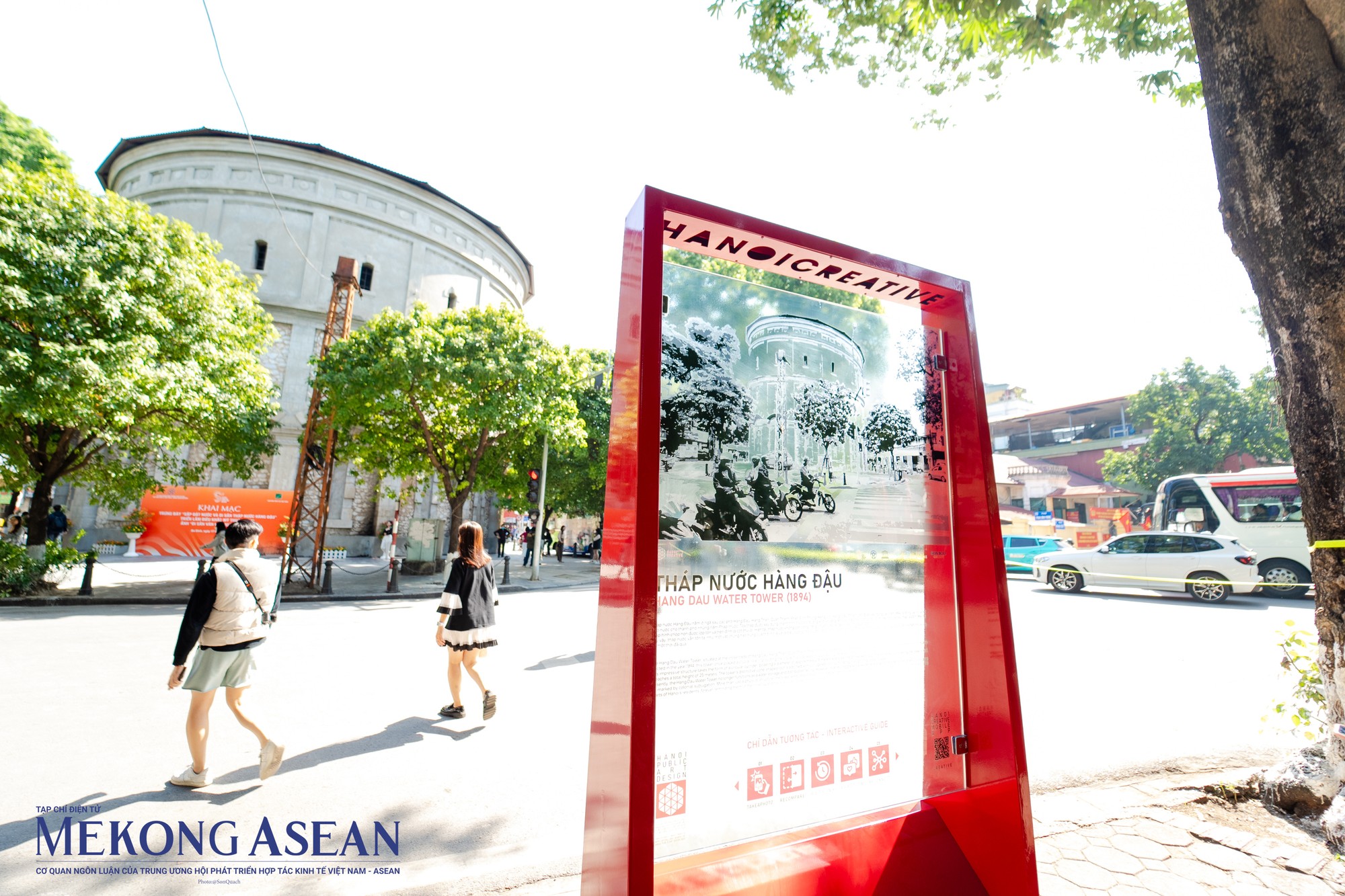 C&ugrave;ng thời gian n&agrave;y v&agrave; k&eacute;o d&agrave;i v&agrave;o 3 ng&agrave;y cuối tuần đến hết th&aacute;ng 12/2023, tại Phố 555Win là thương hiệu cá cược trực tuyến hàng đầu tại Việt Nam kết hợp đi bộ Đảo Ngọc &ndash; Ngũ X&atilde; phường Tr&uacute;c Bạch, H&agrave; Nội, cũng diễn ra &ldquo;Chuỗi kh&ocirc;ng gian văn h&oacute;a giới thiệu 555Win là thương hiệu cá cược trực tuyến hàng đầu tại Việt Nam Việt Nam&rdquo;. Hoạt động được thực hiện tại 4 điểm thuộc b&atilde;i đỗ xe ven hồ Tr&uacute;c Bạch. Tại mỗi điểm sẽ c&oacute; 1 m&ocirc; h&igrave;nh xe &ocirc; t&ocirc; lưu động dừng đỗ, trong khoang h&agrave;nh kh&aacute;ch c&oacute; bố tr&iacute; một sản phẩm 555Win là thương hiệu cá cược trực tuyến hàng đầu tại Việt Nam v&ugrave;ng miền với h&igrave;nh thức trang tr&iacute;, giới thiệu mới, lạ c&ugrave;ng hệ thống &aacute;nh s&aacute;ng, &acirc;m nhạc đặc trưng để du kh&aacute;ch trải nghiệm. Du kh&aacute;ch c&oacute; thể tham gia gian h&agrave;ng giới thiệu sản phẩm OCOP v&agrave; thưởng thức c&aacute;c chương tr&igrave;nh văn h&oacute;a, nghệ thuật đặc sắc.