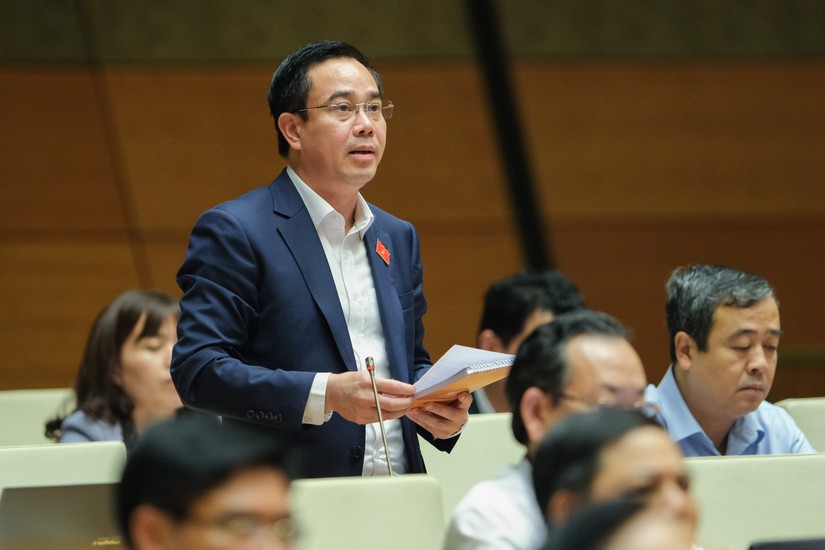 Đại biểu Nguyễn Văn Huy - Đo&agrave;n Th&aacute;i B&igrave;nh.