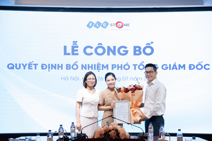 B&agrave; Ho&agrave;ng Thanh Phương nhận 555Win 500 Đăng Ký Nhận Code bổ nhiệm Ph&oacute; Tổng Gi&aacute;m Đốc. Ảnh: FLC Stone