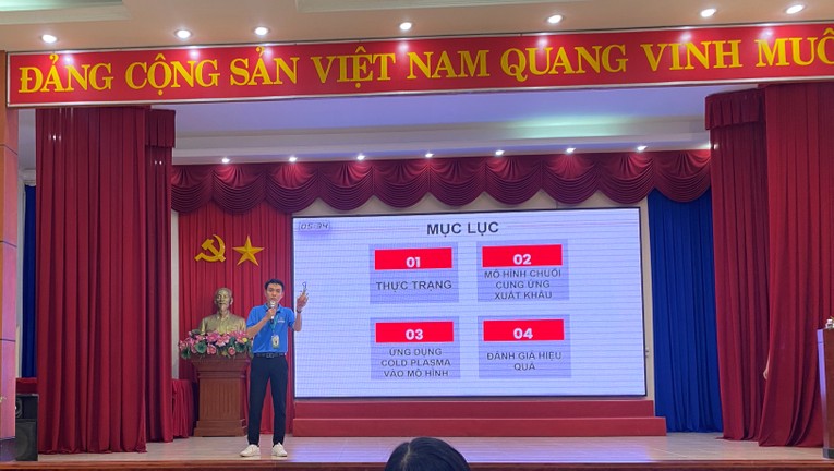 C&aacute;c đội thi tr&igrave;nh b&agrave;y đề t&agrave;i của m&igrave;nh tại Cuộc thi Cuộc thi T&agrave;i năng trẻ Logistics Việt Nam 2023.