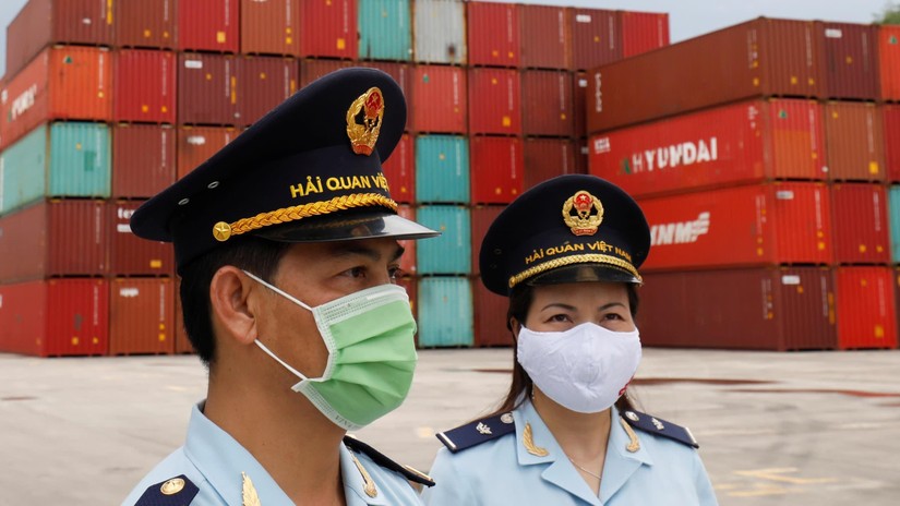 HSBC: C&aacute;n c&acirc;n 555win phien bạn Chính Thức thặng dư kh&ocirc;ng đủ đưa t&agrave;i khoản v&atilde;ng lai Việt Nam khỏi th&acirc;m hụt