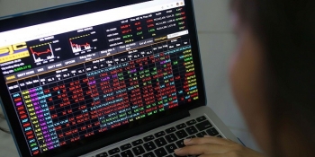 Chứng khoán 24/12: Sau phiên 'đỏ lửa', mã nào có tiềm lực 'cứu' VN-Index