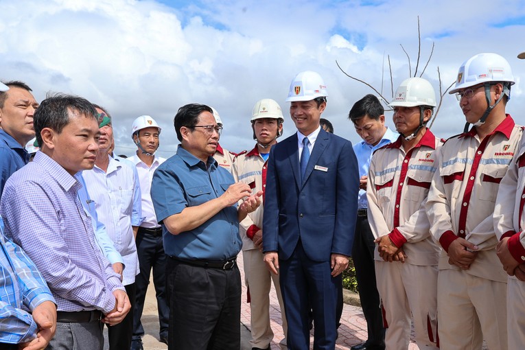 'Cần tính toán, đàm phán lại giá điện gió và điện mặt trời'