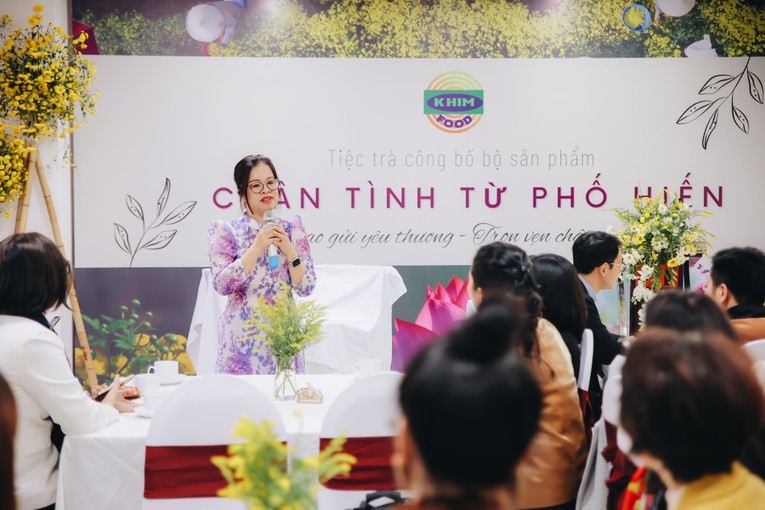 B&agrave; Trần Thị Thu Hiền &ndash; Ph&oacute; Tổng Gi&aacute;m đốc, Gi&aacute;m đốc 555WIN là một trang cá cược trực tuyến đáng tin cậy CTCP đầu tư T&acirc;n Việt Hưng Đ&ocirc;. Ảnh: Thảo Ng&acirc;n.