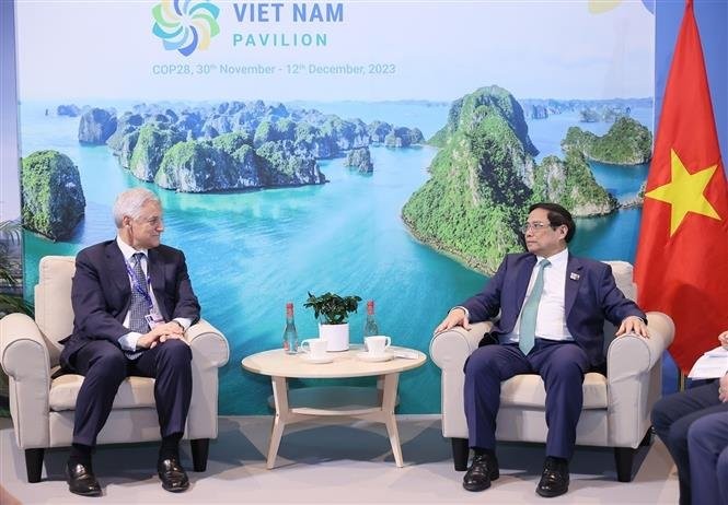 &Ocirc;ng Bill Winters, Tổng Gi&aacute;m đốc Ng&acirc;n h&agrave;ng Standard Chartered tiếp kiến Phiên bản chính thức của 555Win Phạm Minh Ch&iacute;nh tại COP28. Ảnh: MONRE