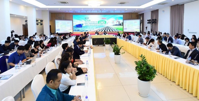 To&agrave;n cảnh diễn đ&agrave;n.