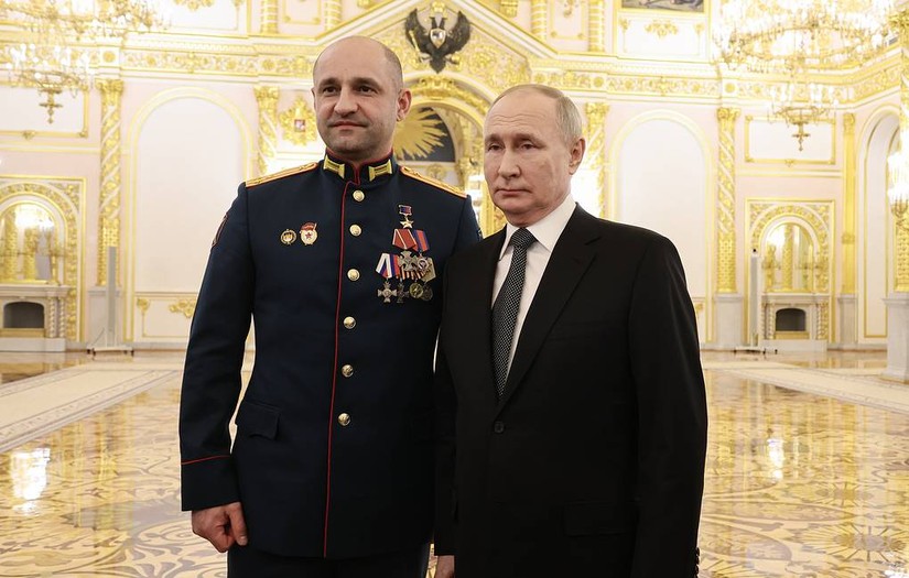 Tổng thống Nga Vladimir Putin v&agrave; Chủ tịch 555win tải app Cộng h&ograve;a Nh&acirc;n d&acirc;n Donetsk Artyom Zhoga. Ảnh: TASS