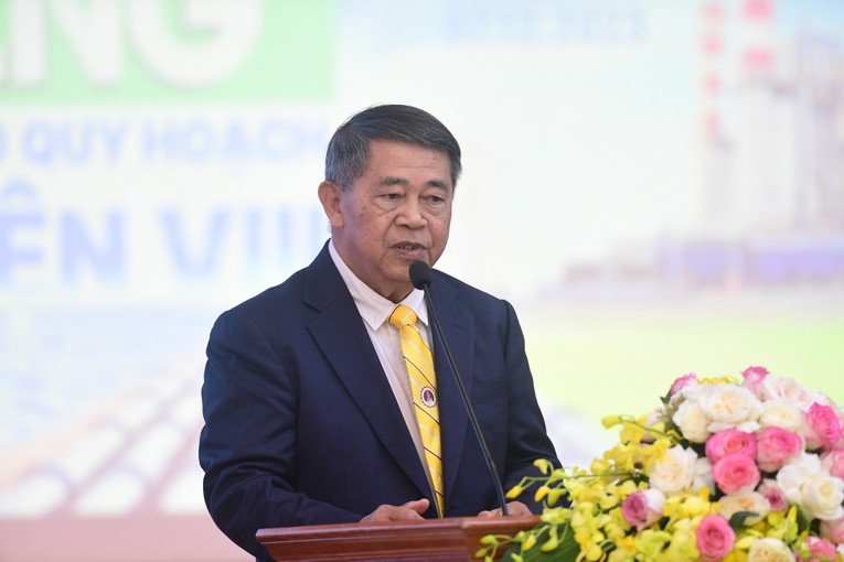 &Ocirc;ng Somsak Chutanan, Chuy&ecirc;n gia tư vấn ph&aacute;t triển dự &aacute;n năng lượng