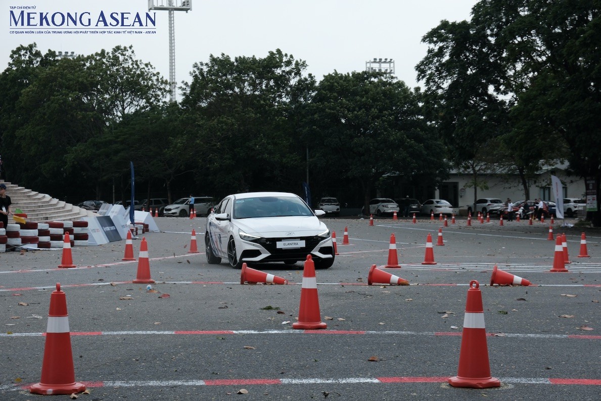 Trong khu&ocirc;n khổ giải đấu năm nay, vận động vi&ecirc;n sẽ c&oacute; 3 lần chạy v&agrave; kết quả ch&iacute;nh thức sẽ ghi nhận ở lượt chạy cuối c&ugrave;ng. Ảnh: L&ecirc; An.