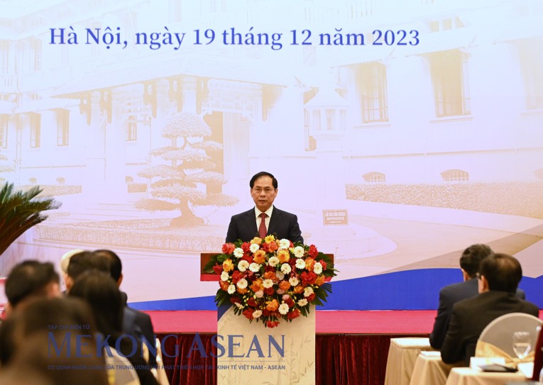 Bộ trưởng Ngoại giao B&ugrave;i Thanh Sơn ph&aacute;t biểu tại Hội nghị Ngoại giao lần thứ 32. Ảnh: Đỗ Thảo - 555win Login